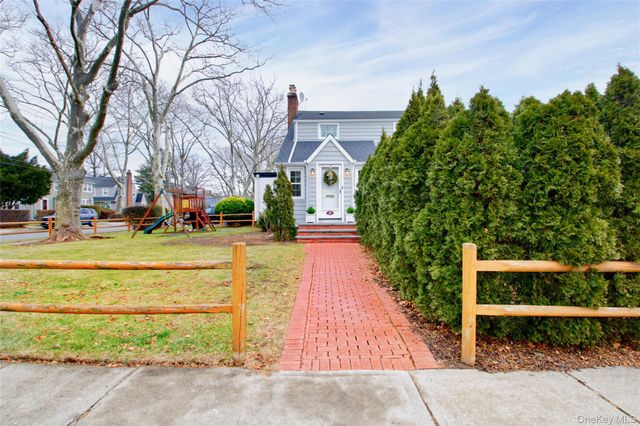 20 Salisbury Avenue, Stewart Manor, NY 11530