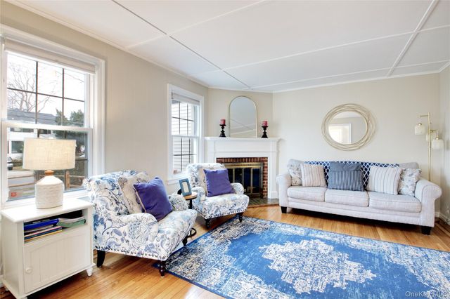 20 Salisbury Avenue, Stewart Manor, NY 11530