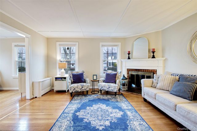 20 Salisbury Avenue, Stewart Manor, NY 11530