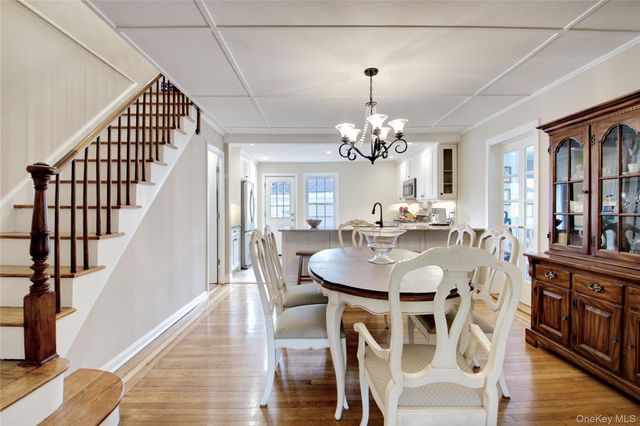 20 Salisbury Avenue, Stewart Manor, NY 11530