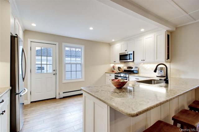 20 Salisbury Avenue, Stewart Manor, NY 11530