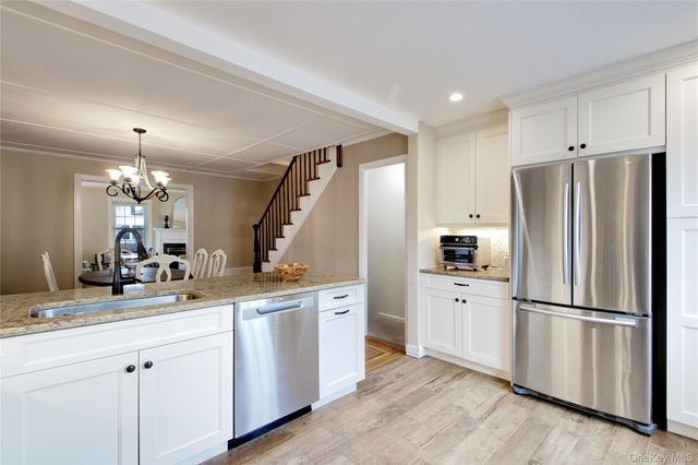 20 Salisbury Avenue, Stewart Manor, NY 11530