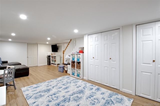 20 Salisbury Avenue, Stewart Manor, NY 11530