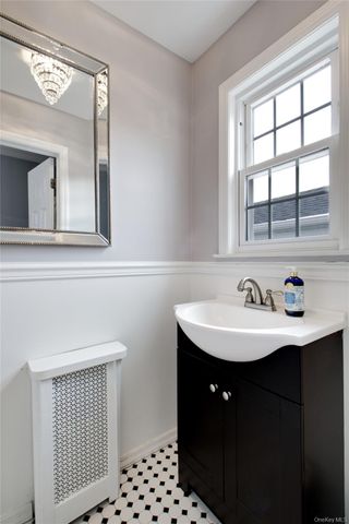 20 Salisbury Avenue, Stewart Manor, NY 11530