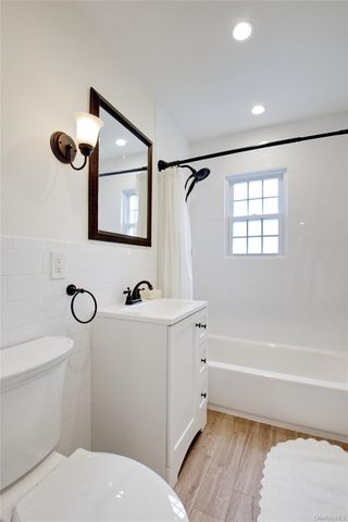 20 Salisbury Avenue, Stewart Manor, NY 11530