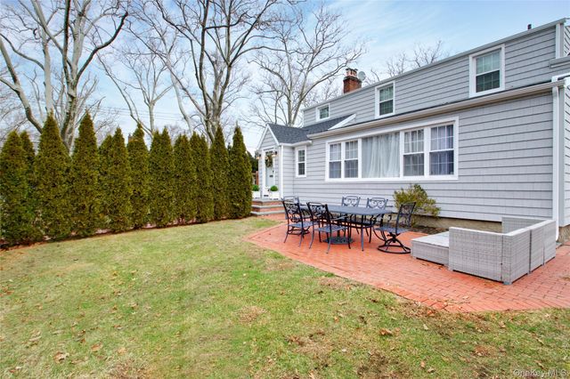 20 Salisbury Avenue, Stewart Manor, NY 11530