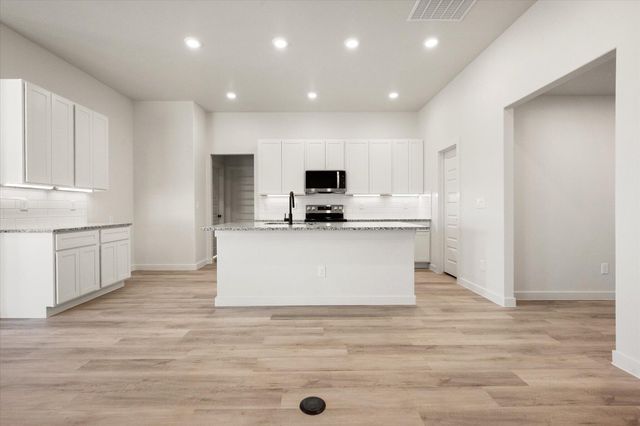 2404 Bryan Avenue, Wolfforth, TX 79382