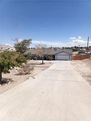 15975 NW Village Dr, Victorville, CA 92394