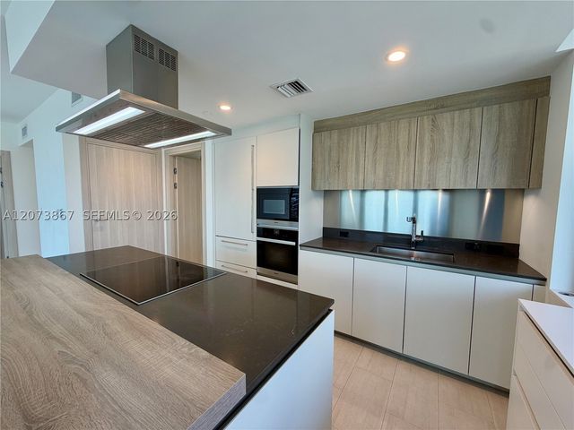 1000 Brickell Plz 4301, Miami, FL 33131