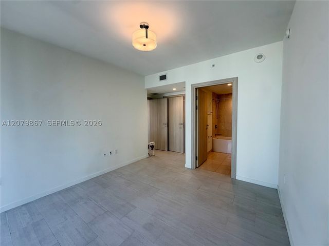 1000 Brickell Plz 4301, Miami, FL 33131