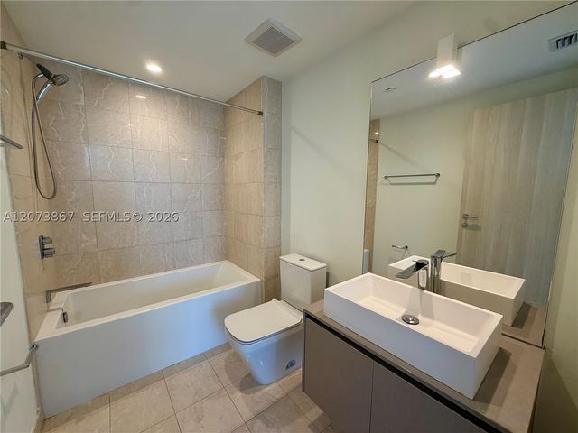 1000 Brickell Plz 4301, Miami, FL 33131