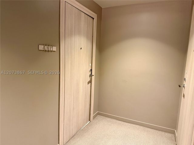 1000 Brickell Plz 4301, Miami, FL 33131