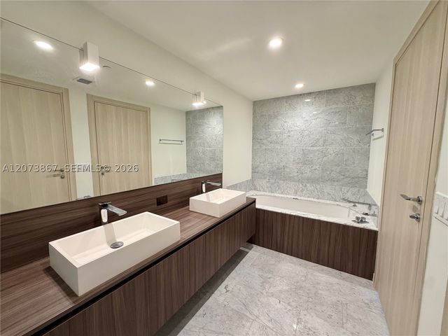 1000 Brickell Plz 4301, Miami, FL 33131