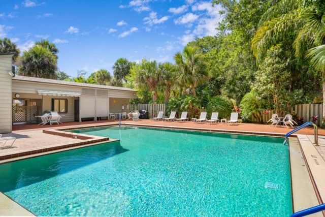 2150 Pine Creek Boulevard 105, Vero Beach, FL 32966