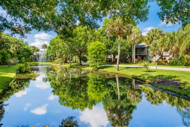 2150 Pine Creek Boulevard 105, Vero Beach, FL 32966