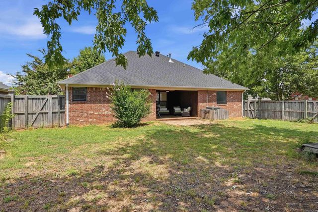 2505 Gladiola, Conway, AR 72034