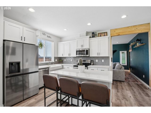 812 Ne Trillium Dr, Estacada, OR 97023