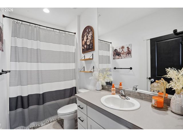 812 Ne Trillium Dr, Estacada, OR 97023