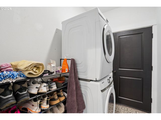 812 Ne Trillium Dr, Estacada, OR 97023