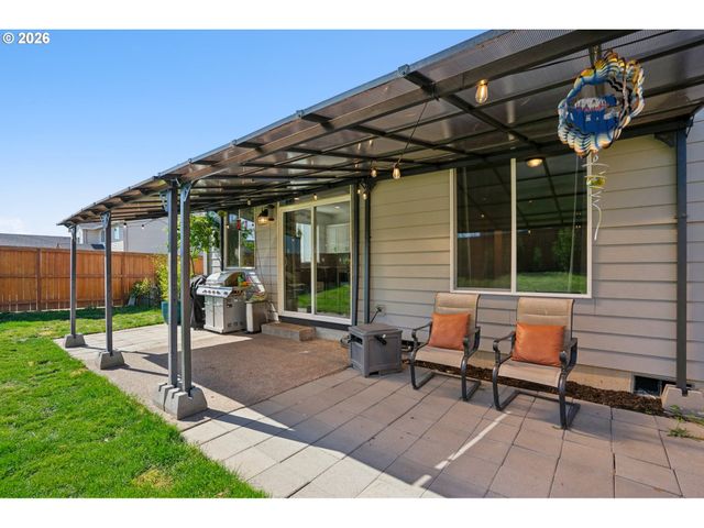 812 Ne Trillium Dr, Estacada, OR 97023