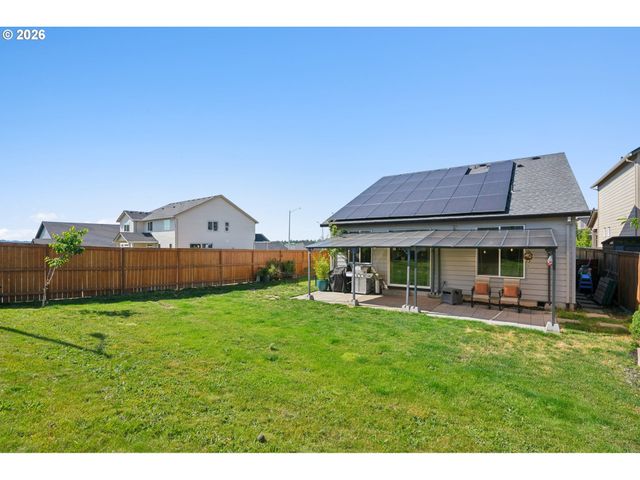 812 Ne Trillium Dr, Estacada, OR 97023