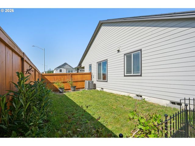 812 Ne Trillium Dr, Estacada, OR 97023