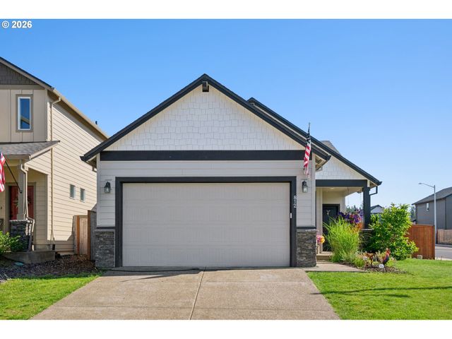 812 Ne Trillium Dr, Estacada, OR 97023