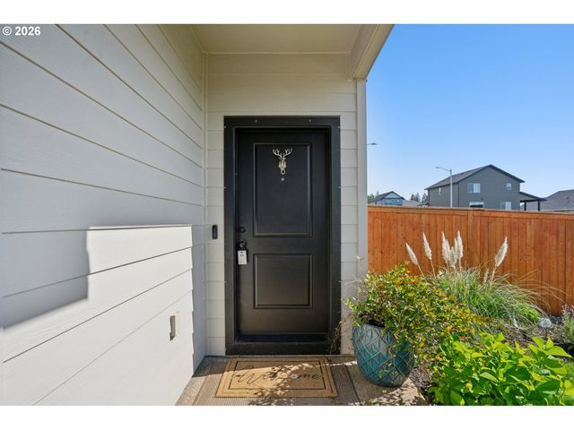812 Ne Trillium Dr, Estacada, OR 97023