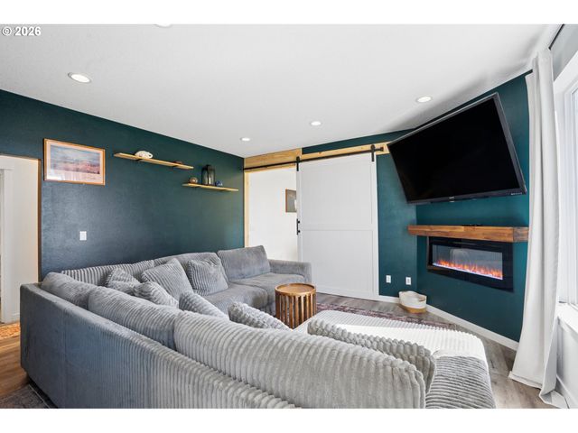 812 Ne Trillium Dr, Estacada, OR 97023
