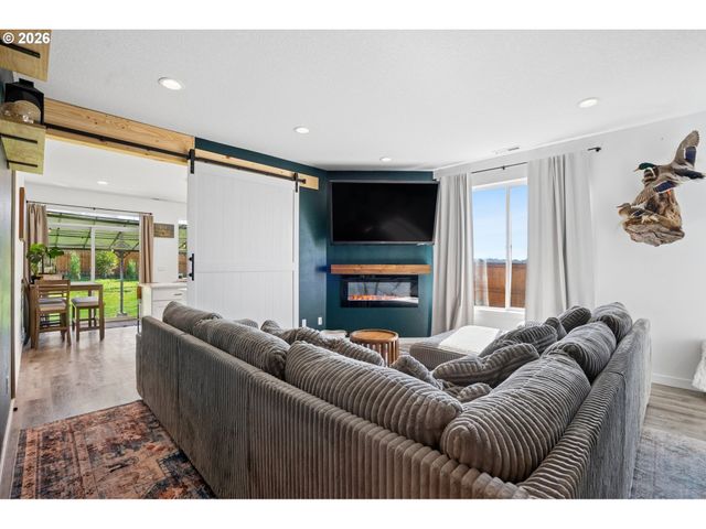 812 Ne Trillium Dr, Estacada, OR 97023