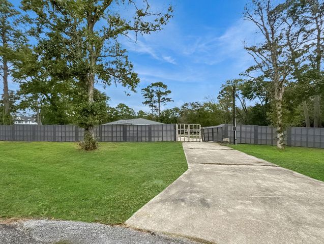 3706 Roberts Boulevard, Baytown, TX 77521