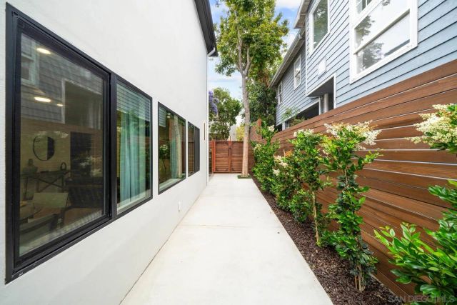 7372 Bishops Ln, La Jolla, CA 92037