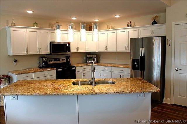 606 Kingsbury Court, Jeffersonville, IN 47129