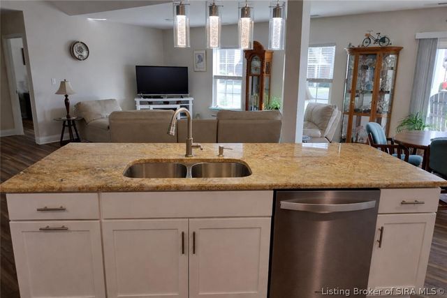 606 Kingsbury Court, Jeffersonville, IN 47129