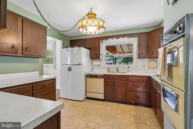 102 CAMBRIDGE DR, Cinnaminson, NJ 08077