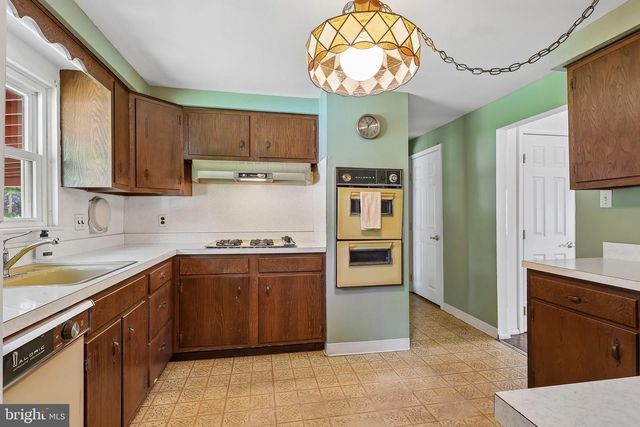 102 CAMBRIDGE DR, Cinnaminson, NJ 08077