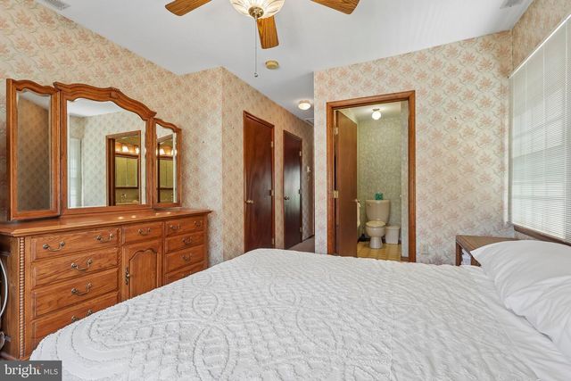 102 CAMBRIDGE DR, Cinnaminson, NJ 08077