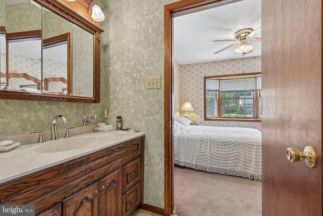 102 CAMBRIDGE DR, Cinnaminson, NJ 08077