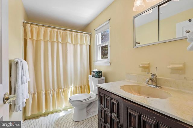 102 CAMBRIDGE DR, Cinnaminson, NJ 08077