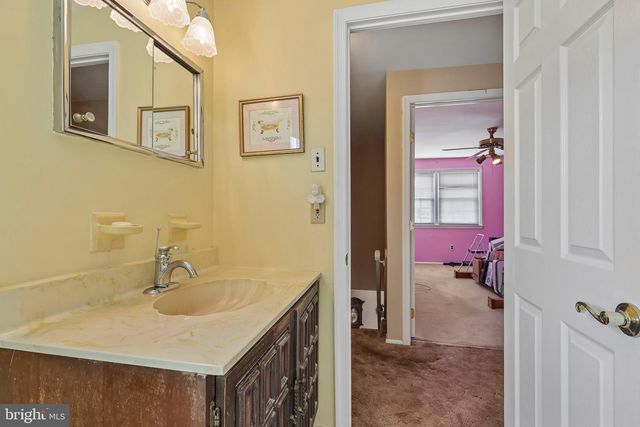 102 CAMBRIDGE DR, Cinnaminson, NJ 08077