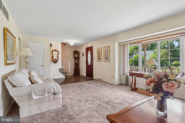 102 CAMBRIDGE DR, Cinnaminson, NJ 08077