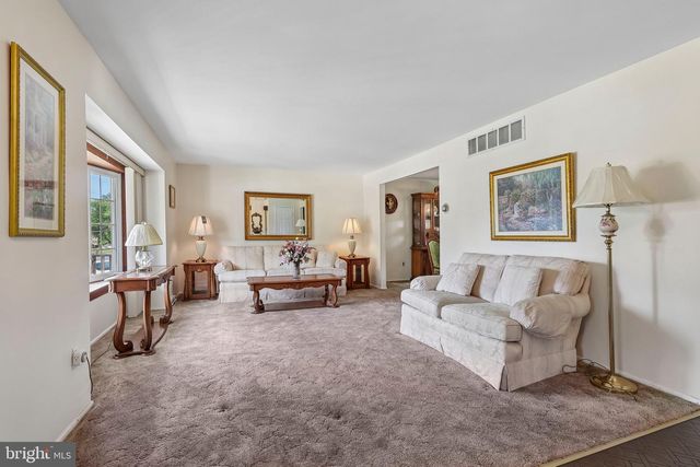 102 CAMBRIDGE DR, Cinnaminson, NJ 08077