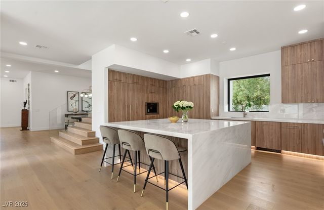 204 Luxaire Court, Las Vegas, NV 89144