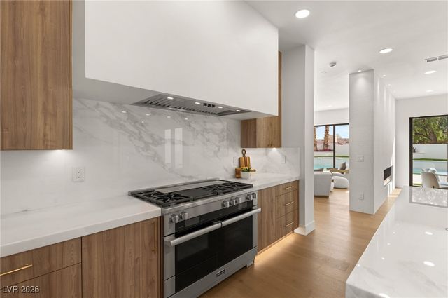 204 Luxaire Court, Las Vegas, NV 89144