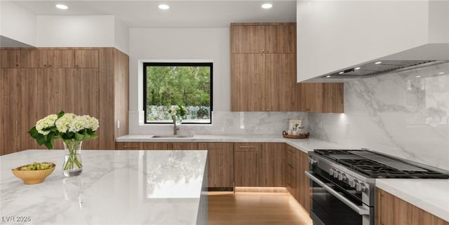 204 Luxaire Court, Las Vegas, NV 89144