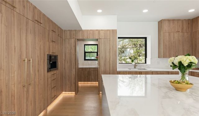 204 Luxaire Court, Las Vegas, NV 89144