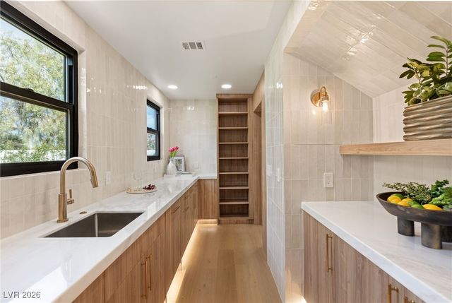 204 Luxaire Court, Las Vegas, NV 89144