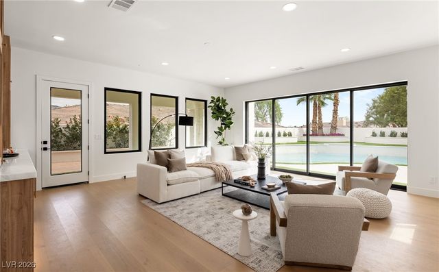 204 Luxaire Court, Las Vegas, NV 89144