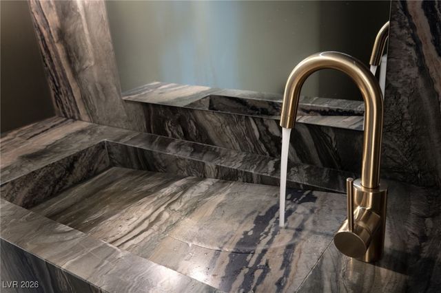 204 Luxaire Court, Las Vegas, NV 89144