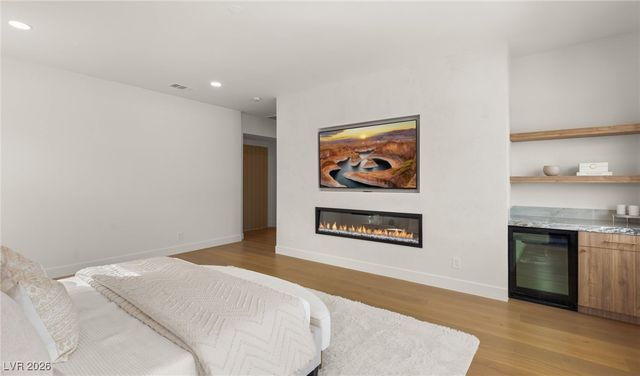 204 Luxaire Court, Las Vegas, NV 89144